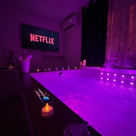 Love Room A Cannes - Appartement 25M2 Pour 2 Personnes Avec Un Jacuzzi Prive Exterior foto