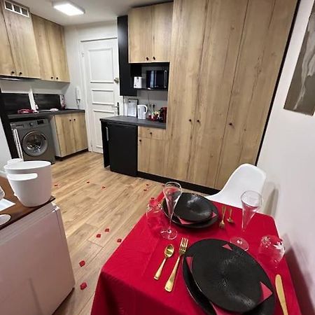Love Room A Cannes - Appartement 25M2 Pour 2 Personnes Avec Un Jacuzzi Prive Exterior foto