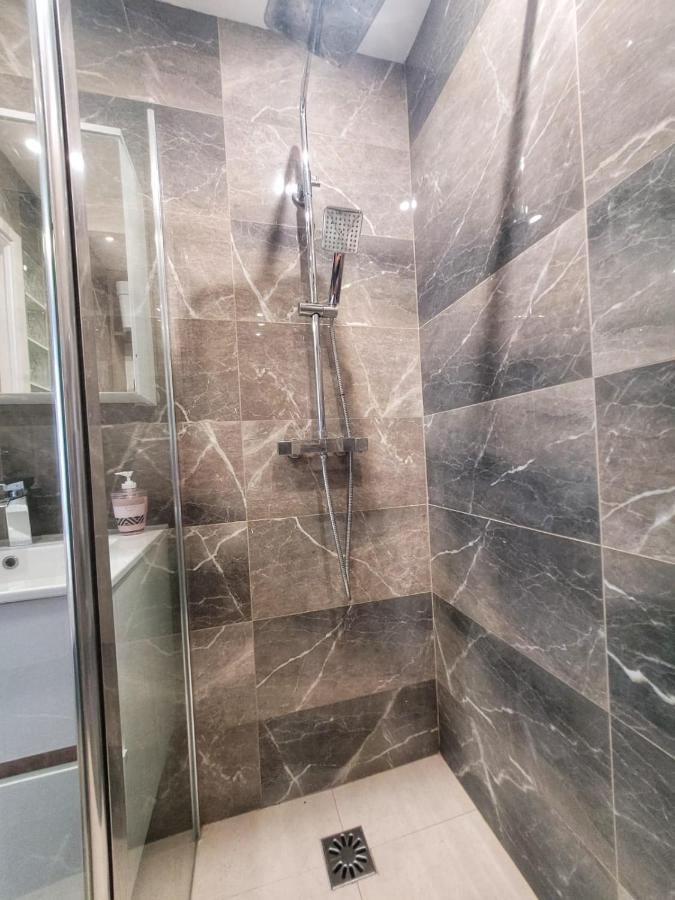 Love Room A Cannes - Appartement 25M2 Pour 2 Personnes Avec Un Jacuzzi Prive Exterior foto