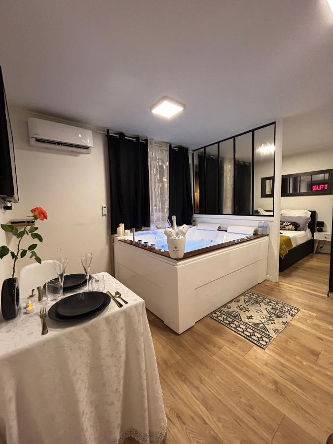 Love Room A Cannes - Appartement 25M2 Pour 2 Personnes Avec Un Jacuzzi Prive Exterior foto