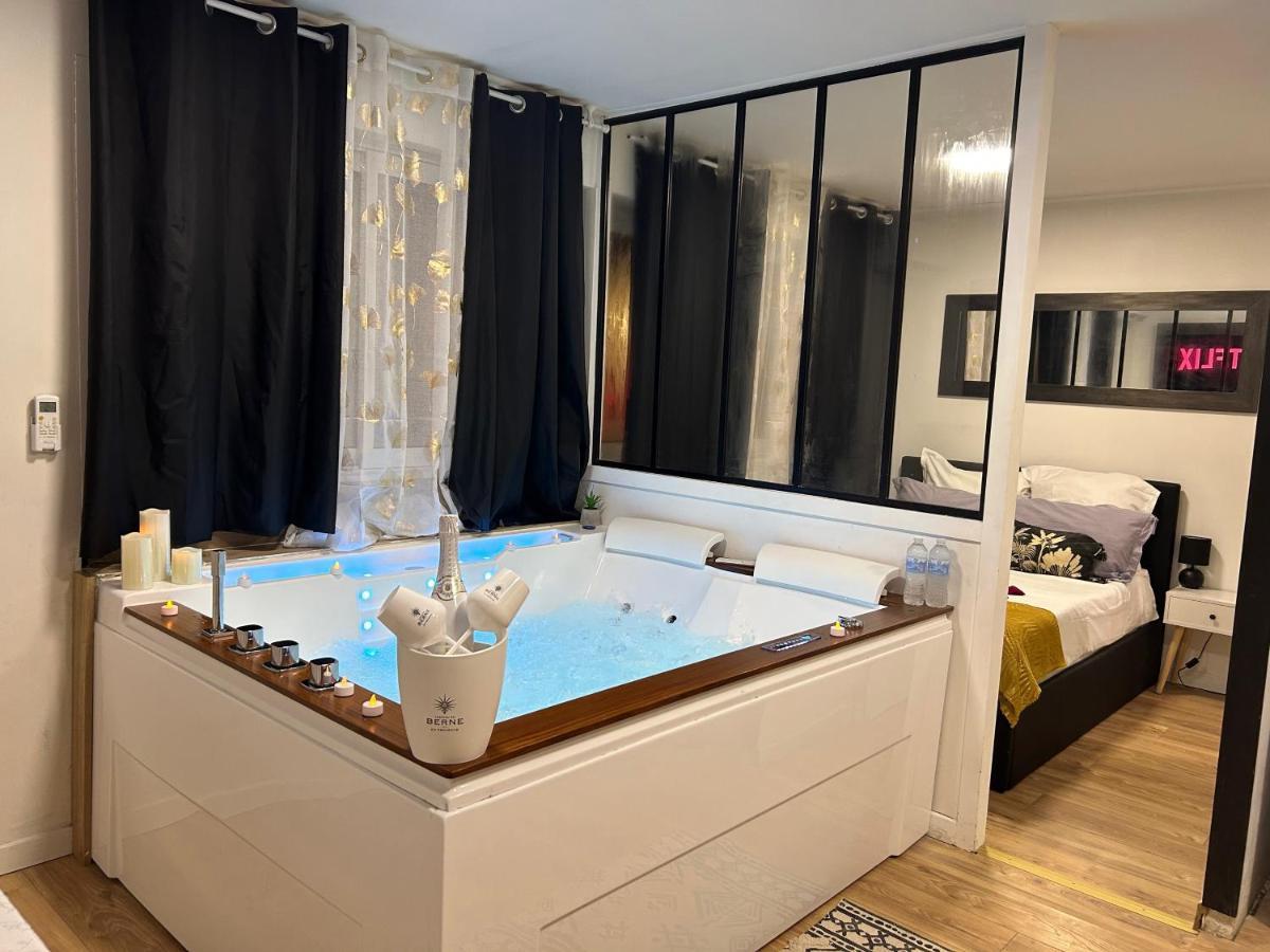 Love Room A Cannes - Appartement 25M2 Pour 2 Personnes Avec Un Jacuzzi Prive Exterior foto
