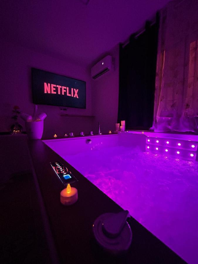 Love Room A Cannes - Appartement 25M2 Pour 2 Personnes Avec Un Jacuzzi Prive Exterior foto
