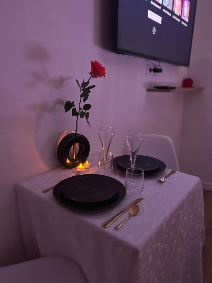 Love Room A Cannes - Appartement 25M2 Pour 2 Personnes Avec Un Jacuzzi Prive Exterior foto