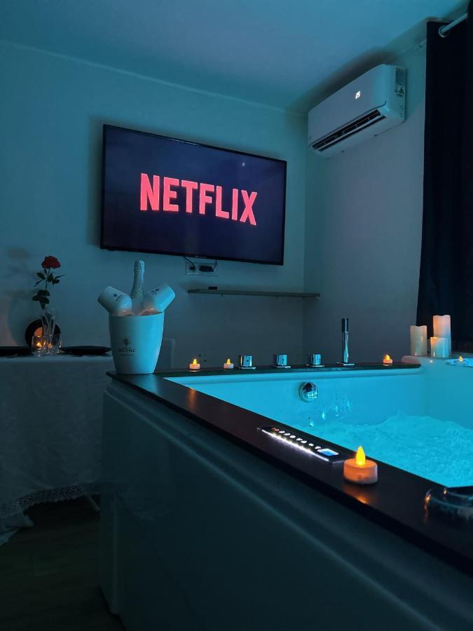 Love Room A Cannes - Appartement 25M2 Pour 2 Personnes Avec Un Jacuzzi Prive Exterior foto