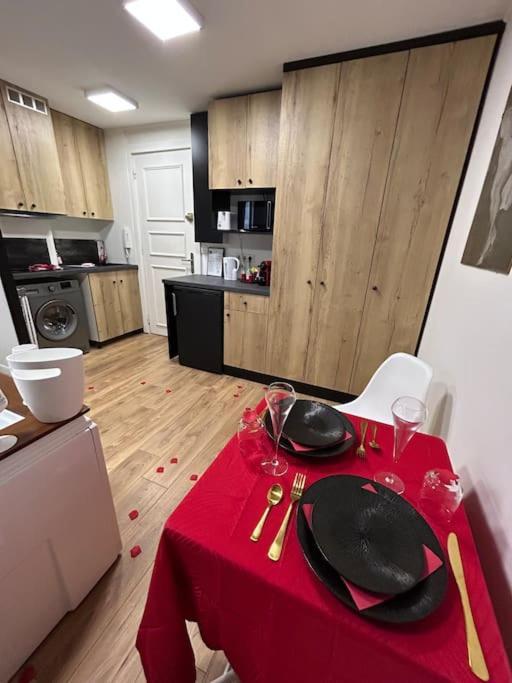 Love Room A Cannes - Appartement 25M2 Pour 2 Personnes Avec Un Jacuzzi Prive Exterior foto